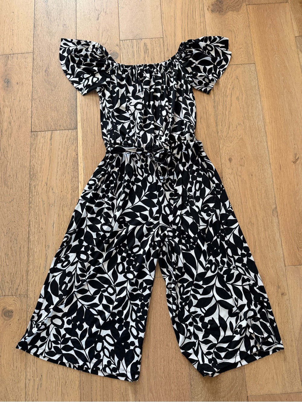 Petite London Times Black & White Off-Shoulder Leaf Print Jumpsuit